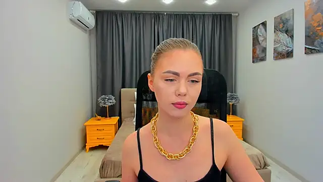 Snapshot of Strawberrye chatting on February 2025 11:35:02 AM Strawberrye online show from February 2025 11:35:02 AM