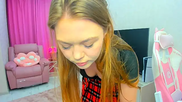 Snapshot of Strawberrye chatting on October 2025 03:36:01 AM Strawberrye online show from October 2025 03:36:01 AM