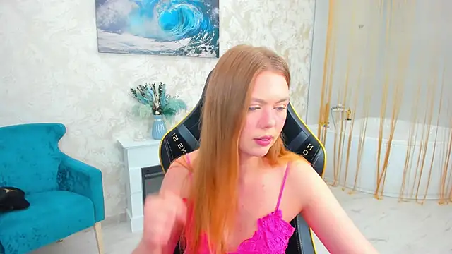 Snapshot of Strawberrye chatting on October 2025 03:26:02 AM Strawberrye online show from October 2025 03:26:02 AM