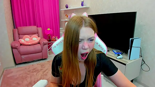 Snapshot of Strawberrye chatting on October 2025 03:31:02 AM Strawberrye online show from October 2025 03:31:02 AM