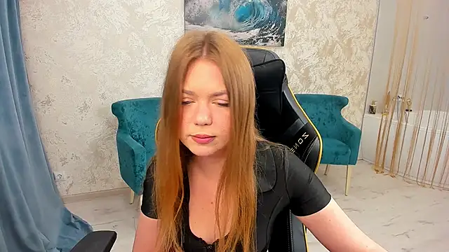 Snapshot of Strawberrye chatting on October 2025 03:40:02 AM Strawberrye online show from October 2025 03:40:02 AM