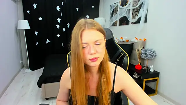 Snapshot of Strawberrye chatting on October 2025 04:38:01 AM Strawberrye online show from October 2025 04:38:01 AM