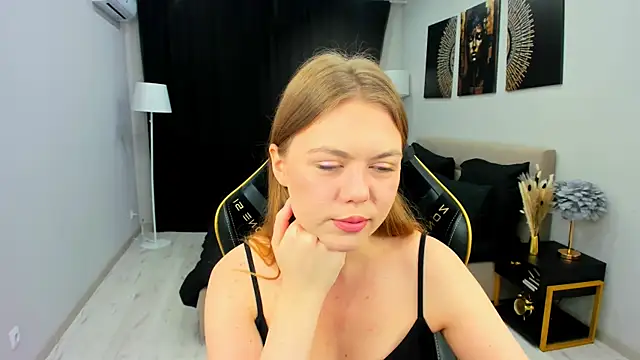 Snapshot of Strawberrye chatting on November 2025 03:39:02 AM Strawberrye online show from November 2025 03:39:02 AM