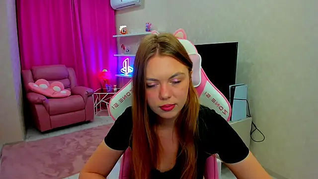 Snapshot of Strawberrye chatting on November 2025 03:29:02 AM Strawberrye online show from November 2025 03:29:02 AM