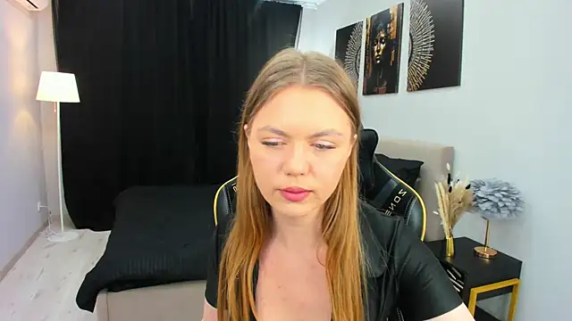 Snapshot of Strawberrye chatting on November 2025 03:28:01 AM Strawberrye online show from November 2025 03:28:01 AM