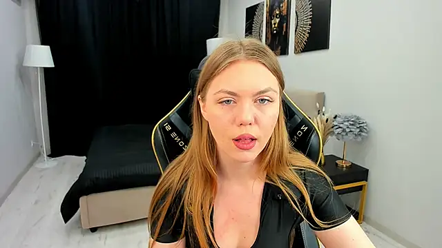 Snapshot of Strawberrye chatting on November 2025 03:29:02 AM Strawberrye online show from November 2025 03:29:02 AM