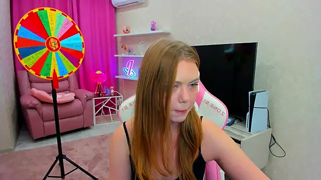 Snapshot of Strawberrye chatting on December 2025 03:26:02 AM Strawberrye online show from December 2025 03:26:02 AM