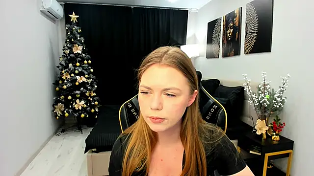 Snapshot of Strawberrye chatting on December 2025 03:22:02 AM Strawberrye online show from December 2025 03:22:02 AM