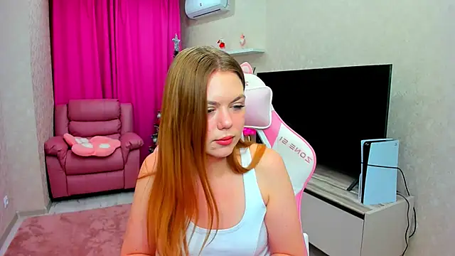 Snapshot of Strawberrye chatting on January 2026 03:32:01 AM Strawberrye online show from January 2026 03:32:01 AM