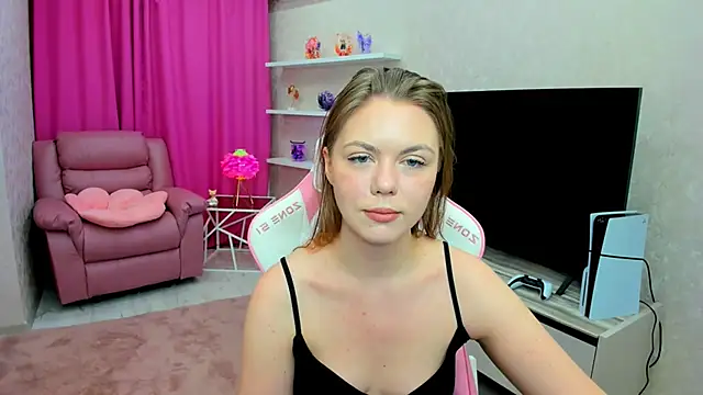 Snapshot of Strawberrye chatting on January 2026 03:22:02 AM Strawberrye online show from January 2026 03:22:02 AM