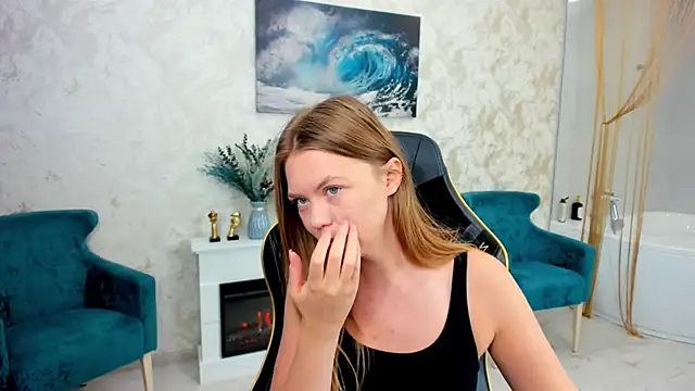 Snapshot of Strawberrye chatting on February 2026 03:27:01 AM Strawberrye online show from February 2026 03:27:01 AM