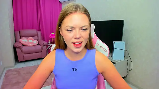 Snapshot of Strawberrye chatting on February 2026 03:18:01 AM Strawberrye online show from February 2026 03:18:01 AM