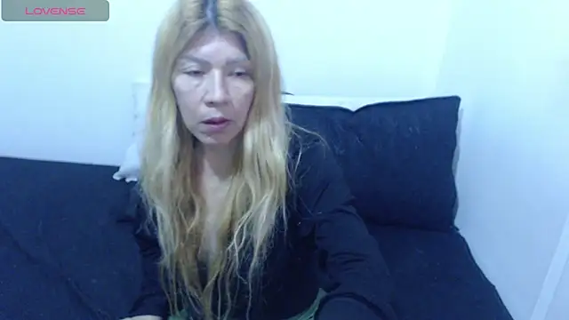 Dulce-Bella online show from April 2026 03:11:01 PM