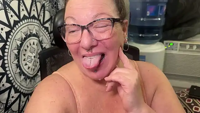 Snapshot of Miss_Phat_Booty chatting on October 2025 01:25:02 AM Miss Phat Booty online show from October 2025 01:25:02 AM