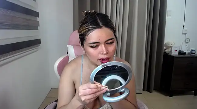 Snapshot of Bombshell_Ashy chatting on February 2025 03:20:01 PM Bombshell Ashy online show from February 2025 03:20:01 PM