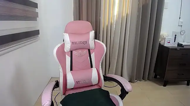 Snapshot of Bombshell_Ashy chatting on March 2025 10:39:02 PM Bombshell Ashy online show from March 2025 10:39:02 PM