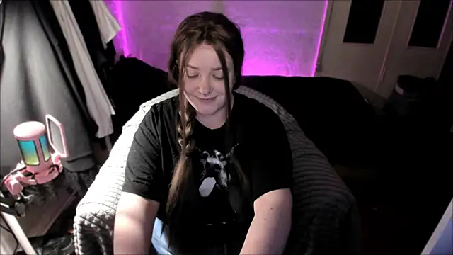 Sophia Edwards online show from May 2026 08:25:01 PM