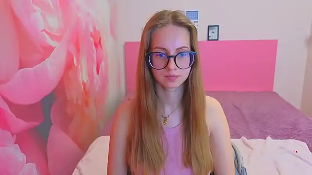 Snapshot of AliceAdams chatting on May 2026 06:52:01 AM AliceAdams online show from May 2026 06:52:01 AM