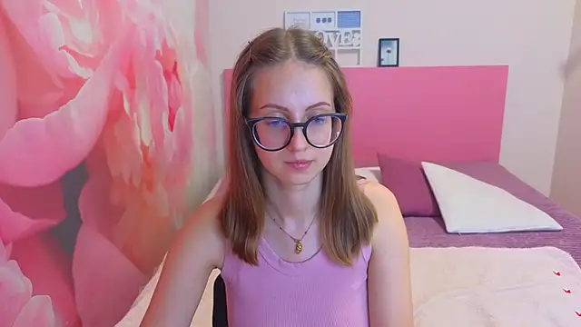 Snapshot of AliceAdams chatting on June 2026 10:26:01 AM AliceAdams online show from June 2026 10:26:01 AM