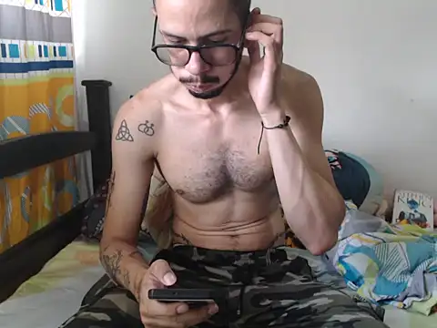 Snapshot of alisterxxx chatting on October 2025 02:35:01 PM alisterxxx online show from October 2025 02:35:01 PM