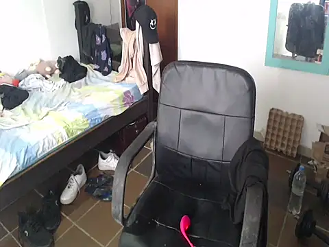 Snapshot of alisterxxx chatting on December 2025 05:21:02 PM alisterxxx online show from December 2025 05:21:02 PM