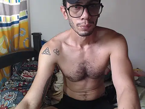 Snapshot of alisterxxx chatting on December 2025 07:21:02 PM alisterxxx online show from December 2025 07:21:02 PM