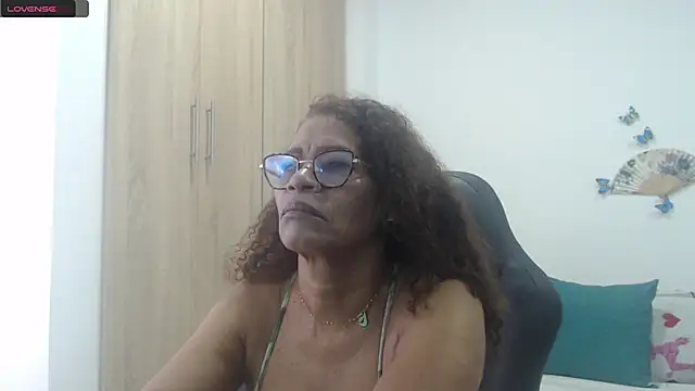 Snapshot of BustyMilf_ chatting on January 2025 11:51:02 AM BustyMilf online show from January 2025 11:51:02 AM
