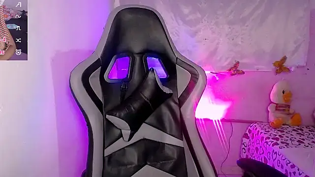 ninatiny online show from September 2025 11:21:02 AM