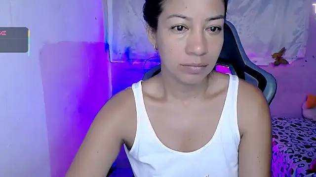 ninatiny online show from October 2025 10:46:02 AM