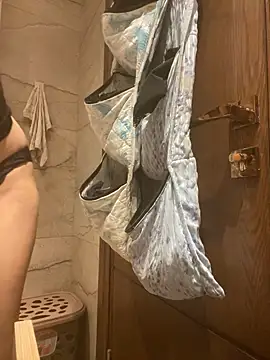 Snapshot of miaoberoi chatting on December 2024 04:38:02 PM miaoberoi online show from December 2024 04:38:02 PM