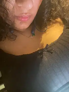 Snapshot of miaoberoi chatting on December 2024 04:25:01 PM miaoberoi online show from December 2024 04:25:01 PM