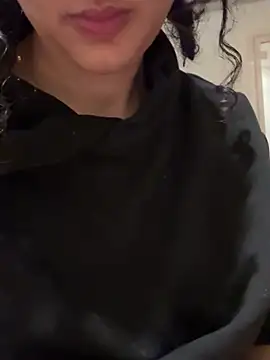 Snapshot of miaoberoi chatting on December 2024 06:23:02 PM miaoberoi online show from December 2024 06:23:02 PM