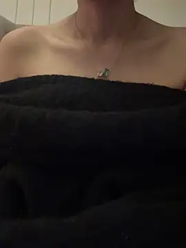 Snapshot of miaoberoi chatting on December 2024 03:26:01 PM miaoberoi online show from December 2024 03:26:01 PM