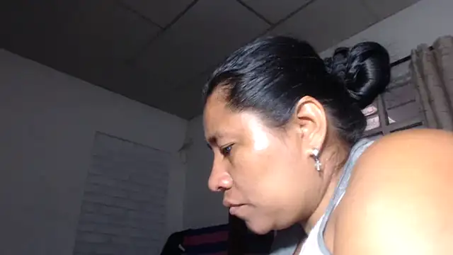 Snapshot of adrixxx38 chatting on November 2025 09:39:01 PM adrixxx38 online show from November 2025 09:39:01 PM