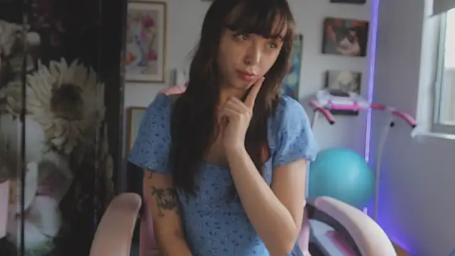 Snapshot of makiyahbelle chatting on April 2026 05:36:01 AM makiyahbelle online show from April 2026 05:36:01 AM