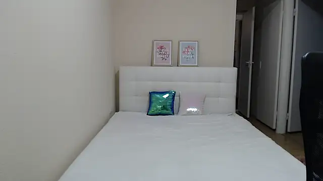 Snapshot of AnnaSweet18 chatting on February 2025 06:20:02 PM AnnaSweet18 online show from February 2025 06:20:02 PM