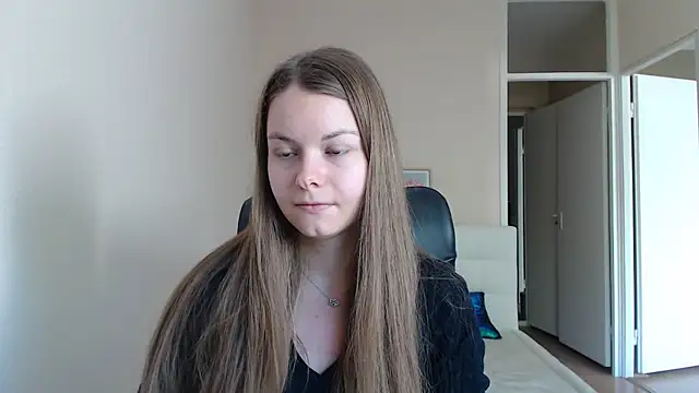 Snapshot of AnnaSweet18 chatting on September 2025 09:47:02 AM AnnaSweet18 online show from September 2025 09:47:02 AM