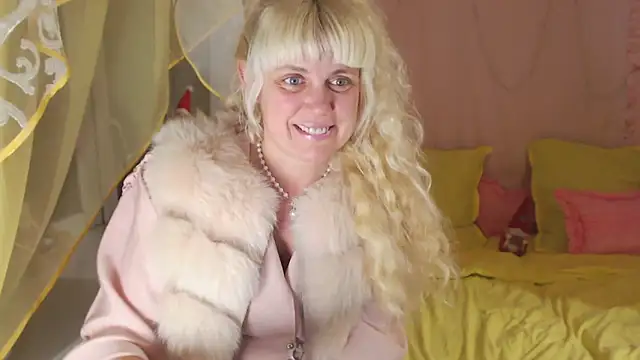 Snapshot of SunnySylvia chatting on December 2024 04:29:02 PM SunnySylvia online show from December 2024 04:29:02 PM