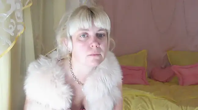 Snapshot of SunnySylvia chatting on December 2024 04:53:01 AM SunnySylvia online show from December 2024 04:53:01 AM