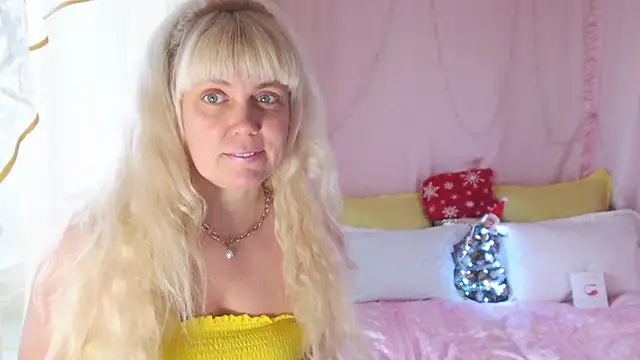 Snapshot of SunnySylvia chatting on December 2024 09:28:02 AM SunnySylvia online show from December 2024 09:28:02 AM