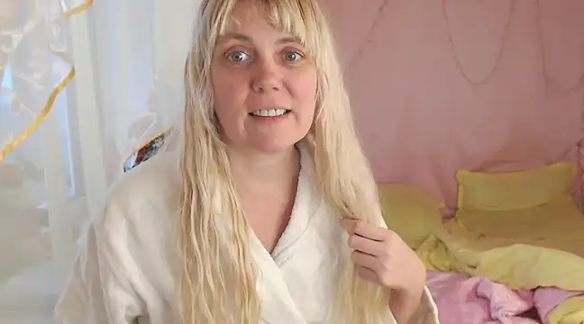 Snapshot of SunnySylvia chatting on December 2024 12:05:01 PM SunnySylvia online show from December 2024 12:05:01 PM