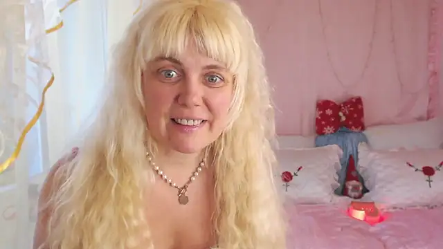 Snapshot of SunnySylvia chatting on December 2024 12:46:02 PM SunnySylvia online show from December 2024 12:46:02 PM