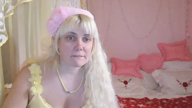 Snapshot of SunnySylvia chatting on January 2025 05:32:01 PM SunnySylvia online show from January 2025 05:32:01 PM