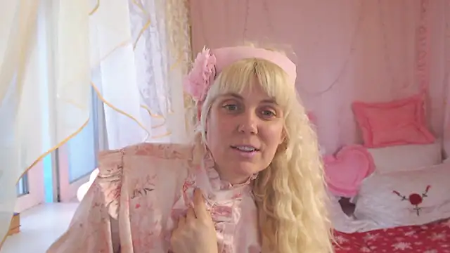 Snapshot of SunnySylvia chatting on February 2025 02:43:02 PM SunnySylvia online show from February 2025 02:43:02 PM