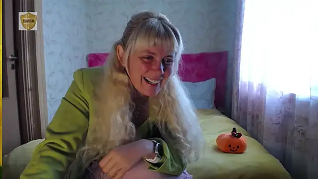 Snapshot of SunnySylvia chatting on November 2025 07:32:01 AM SunnySylvia online show from November 2025 07:32:01 AM