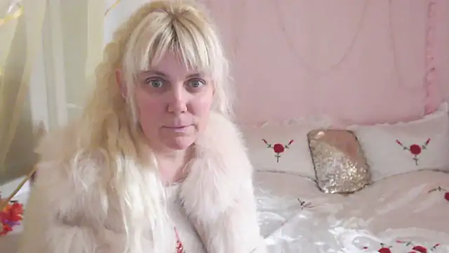 Snapshot of SunnySylvia chatting on November 2025 02:20:01 PM SunnySylvia online show from November 2025 02:20:01 PM