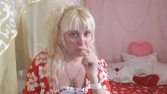 SunnySylvia online show from December 2025 04:11:01 PM