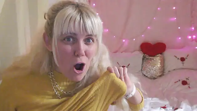 SunnySylvia online show from March 2026 04:35:02 PM