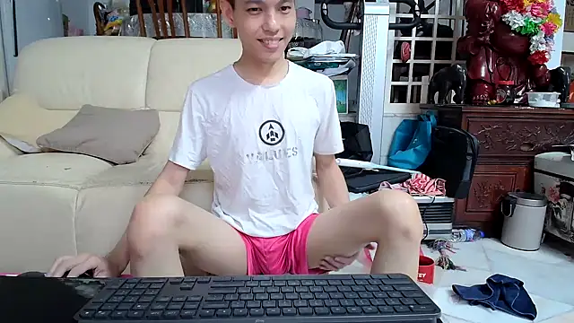 Snapshot of andrewooi chatting on January 2025 05:37:02 AM andrewooi online show from January 2025 05:37:02 AM