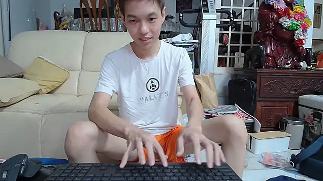 Snapshot of andrewooi chatting on January 2025 04:29:01 PM andrewooi online show from January 2025 04:29:01 PM